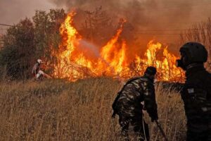 forest-fire-approaches-athens