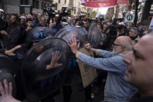 retirees'-protest-repressed-in-argentina