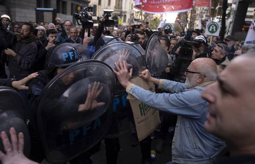 retirees'-protest-repressed-in-argentina