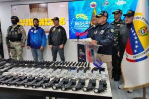 weapons-of-war-and-ammunition-seized-in-caracas