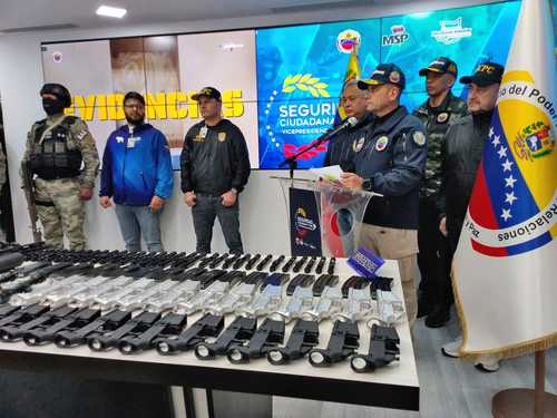 weapons-of-war-and-ammunition-seized-in-caracas