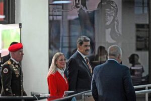 maduro-appears-before-the-tsj;-delivers-electoral-records