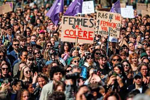 “we-are-all-gisele,”-protests-a-crowd-in-france