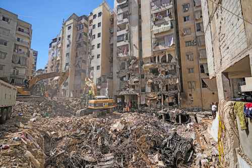 israel-intensifies-offensive-in-lebanon,-leaving-492-dead