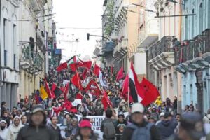 they-take-to-the-streets-in-repudiation-of-the-government-of-ecuador