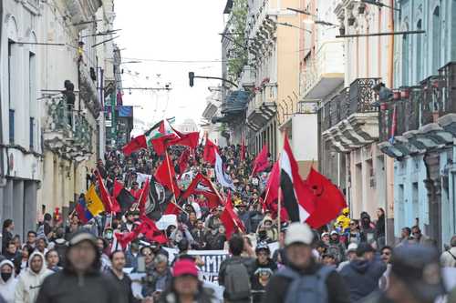 they-take-to-the-streets-in-repudiation-of-the-government-of-ecuador