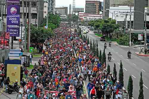 guatemalan-teachers-demand-new-labor-agreement