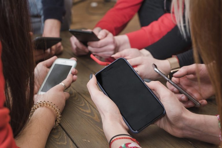 Smartphones Ban in Catholic Schools—And It’s Working