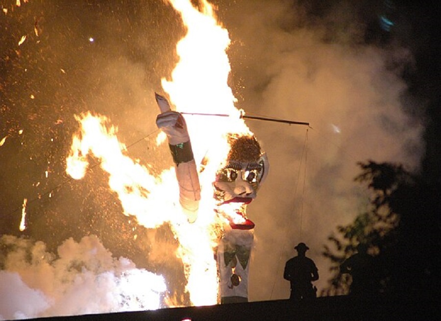 Old Man Gloom a.k.a. Zozobra burning at Fiestas de Santa Fe, September 8, 2005.