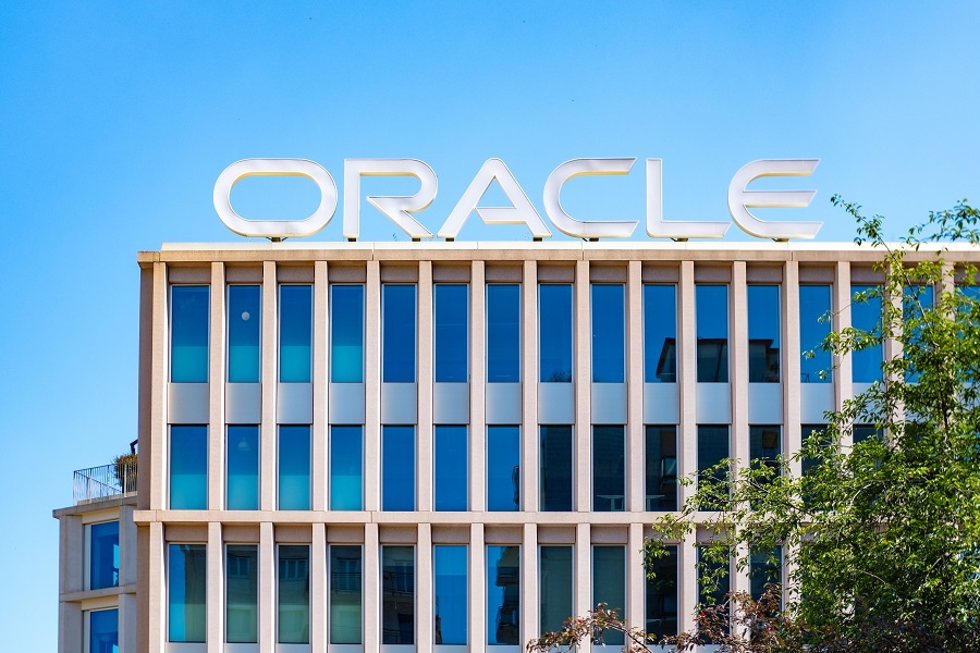 Oracle data center, modern smart architecture, technology hub, cloud computing services, einformation technology, urban innovation zone, digital infrastructure in Milan, Italy