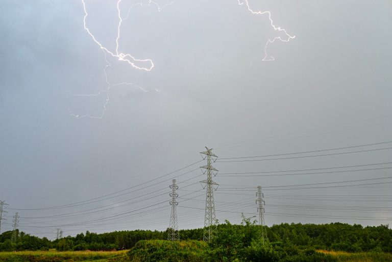 Lightning Disrupts Power to Over 20K Santa Fe Consumers; Electricity Restored After More Than an Hour