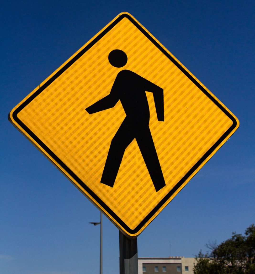 Pedestrian crossing sign, photo by Marco Antonio Casique Reyes