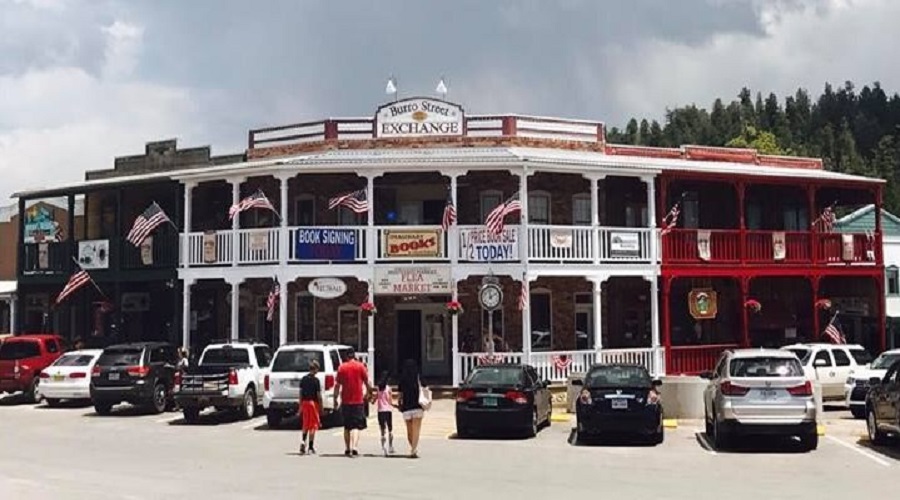 Families escape 4th of July heat while shopping at The Burro Street Exchange in Cloudcroft, NM
