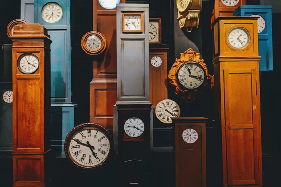 Different clock time