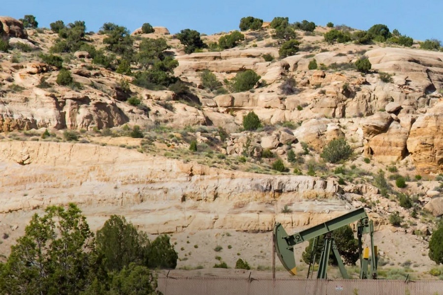 oil well