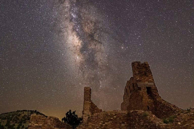 New Mexico’s Famous Dark Skies Are About to Put on One of Their Most Spectacular Shows of the Year, With a Harvest Moon, Shooting Stars, and More to Light Up September