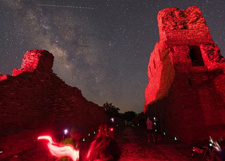 October Celestial Events: Saturn, Meteor Showers, and Planetary Encounters in New Mexico Skies