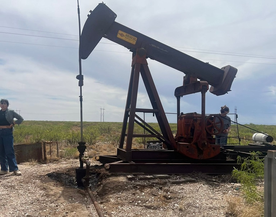 oil well